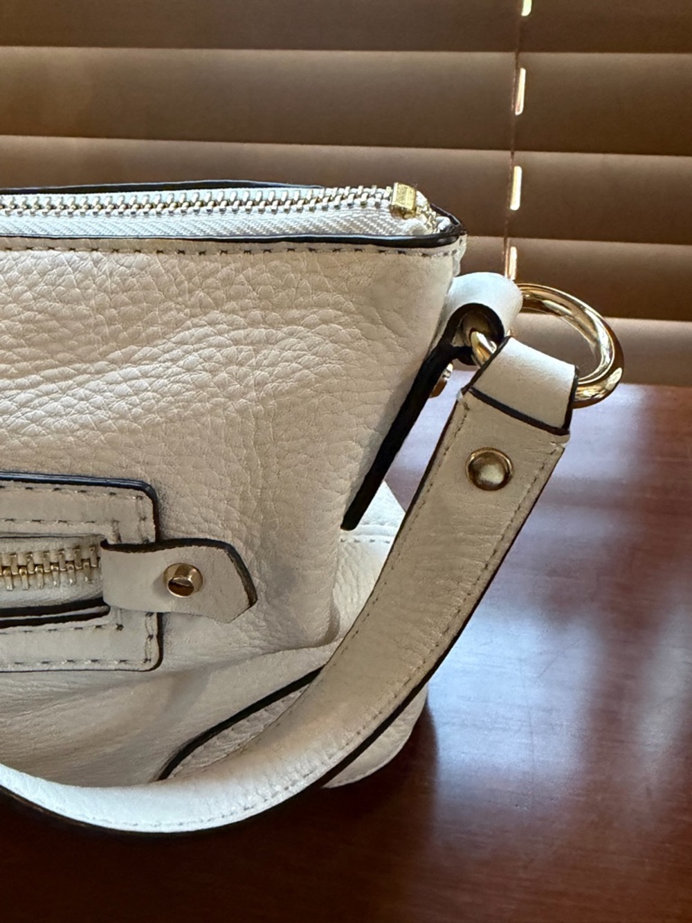 Michael Kors Pebbled Leather Crossbody Ivory Cream Gold Zip Shoulder Bag - Picture 4 of 12